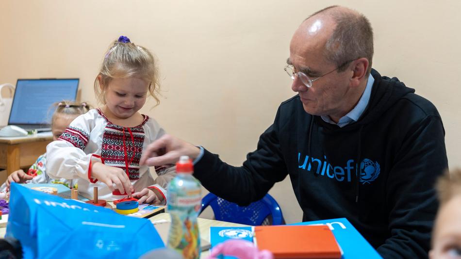 UNICEF-Geschäftsführer Schneider in der Ostukraine